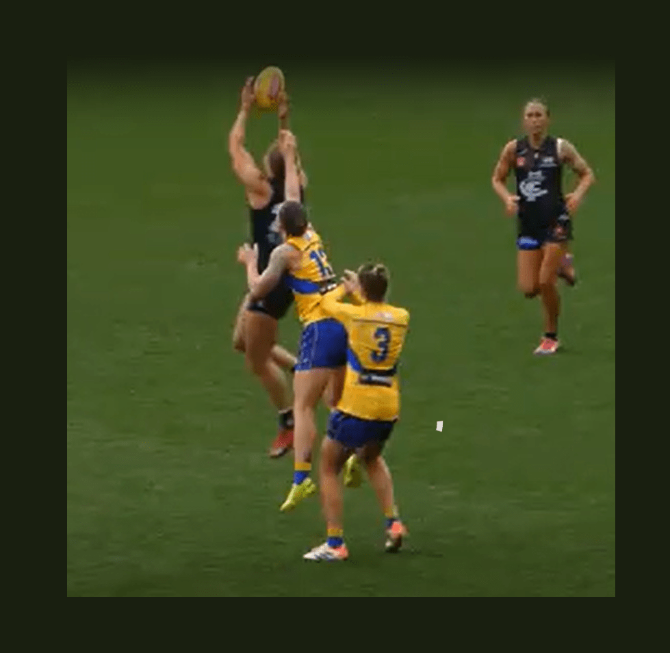 WET WEATHER WOMEN’S FOOTY AT ITS&nbsp;BEST